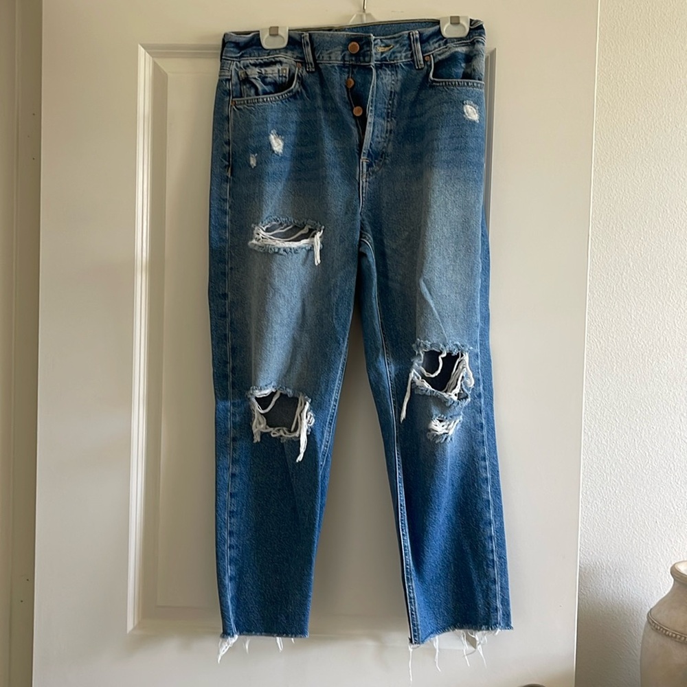 F21 distressed jeans